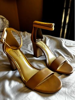 JESSICA SIMPSON TAN HEELS SIZE 7