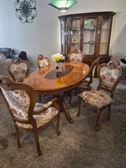 Dining Table W/8 Chairs and 2 glass gabinnet's