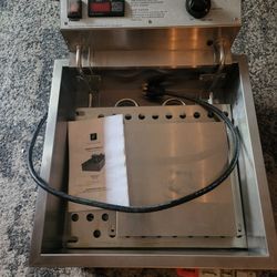 Paragon 4400 Deep Fryer - Unused 220v