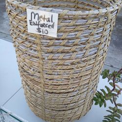 METAL ENFORCED BASKET PLANTER 