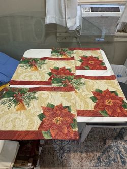 4 BEAUTIFUL CHRISTMAS PLACEMATS