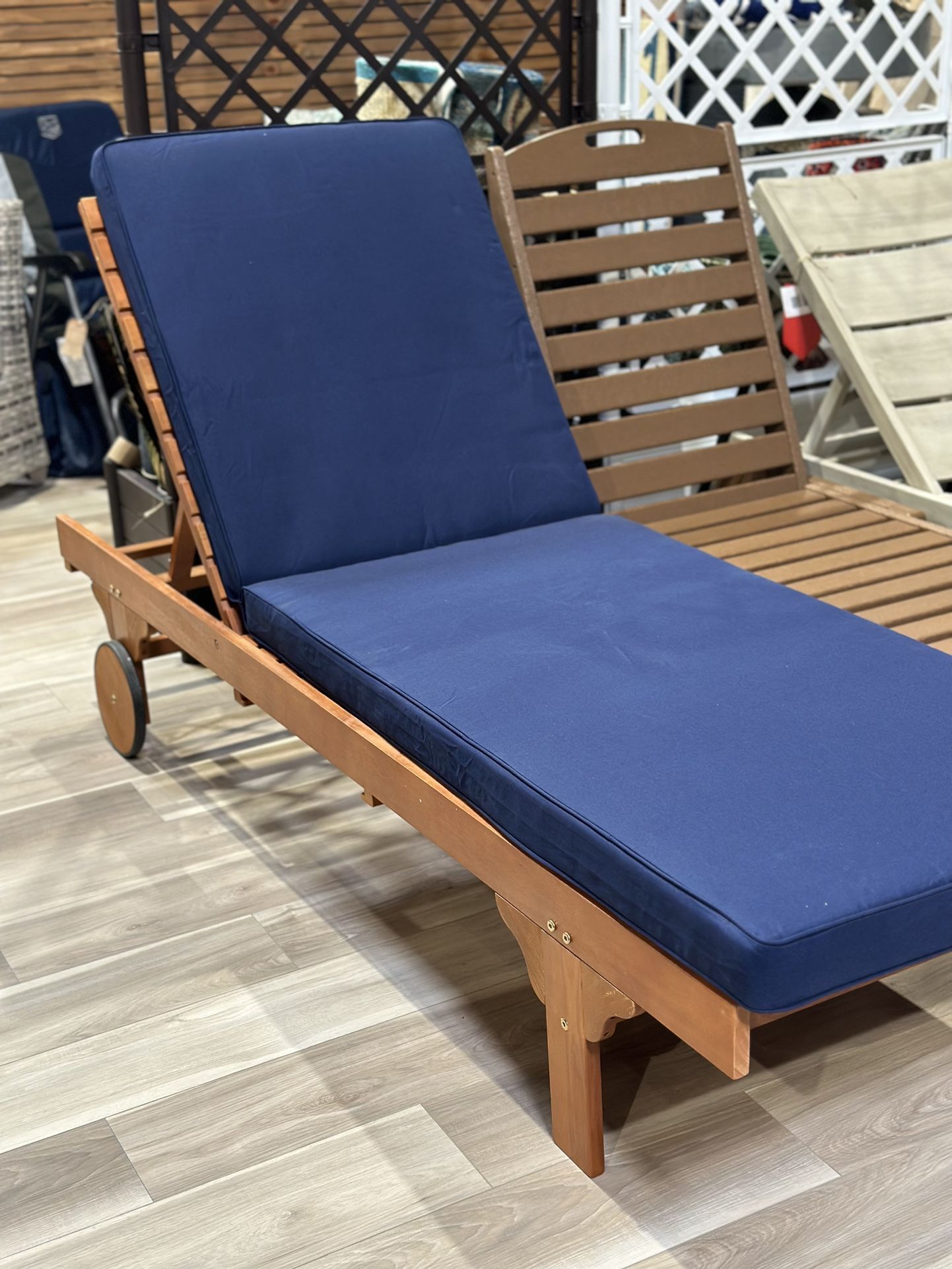 Alvah Outdoor Eucalyptus Chaise Lounge with Table. 14.20'' H X 27.6'' W X 78.70'' L MSRP $2047.