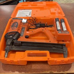Ramset Nail Gun Trakfast W/2 Batteries & Chgr In Case