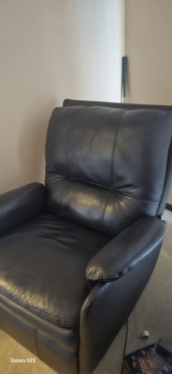 LEATHER RECLINER