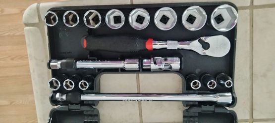Craftsman 3/8 drive rachet +socket set