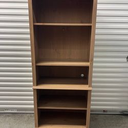 VAUXHILL & CO. Halston Multi-Depth Bookcase, made of oak and equipped with adjustable shelves