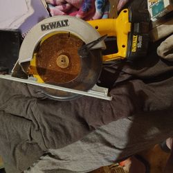 DeWalt Circular Saw 