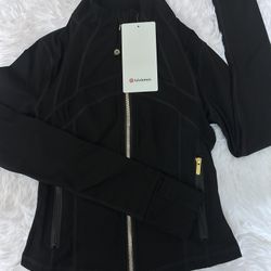 Black And Gold Cropped Lululemon (Size 2)