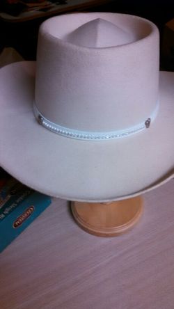 White / cream women's cowgirl hat
