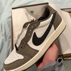 Jordan 1 Low Medium Olive Size 10.5
