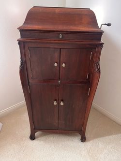 Victor Victrola Antique Phonograph Cabinet Record Player.