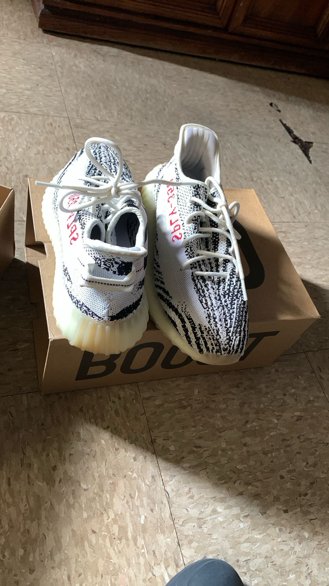 Yeezy Boost 350 V2 Size 11 Zebra Looks CP9654