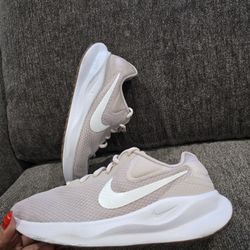 Nike Shoes 7.5 W 