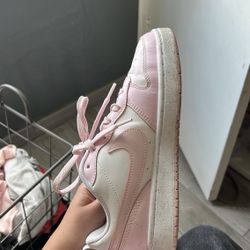 PINK NIKE SHOES SIZE 6Y