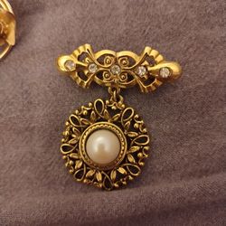 Vintage Brooches 