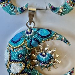 Beautiful Artisan Jewelry - Pendant + Earrings 
