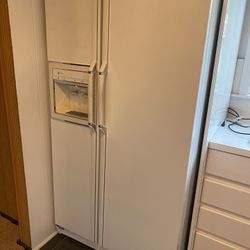 GE Profile Refrigerator White W/water And Ice 