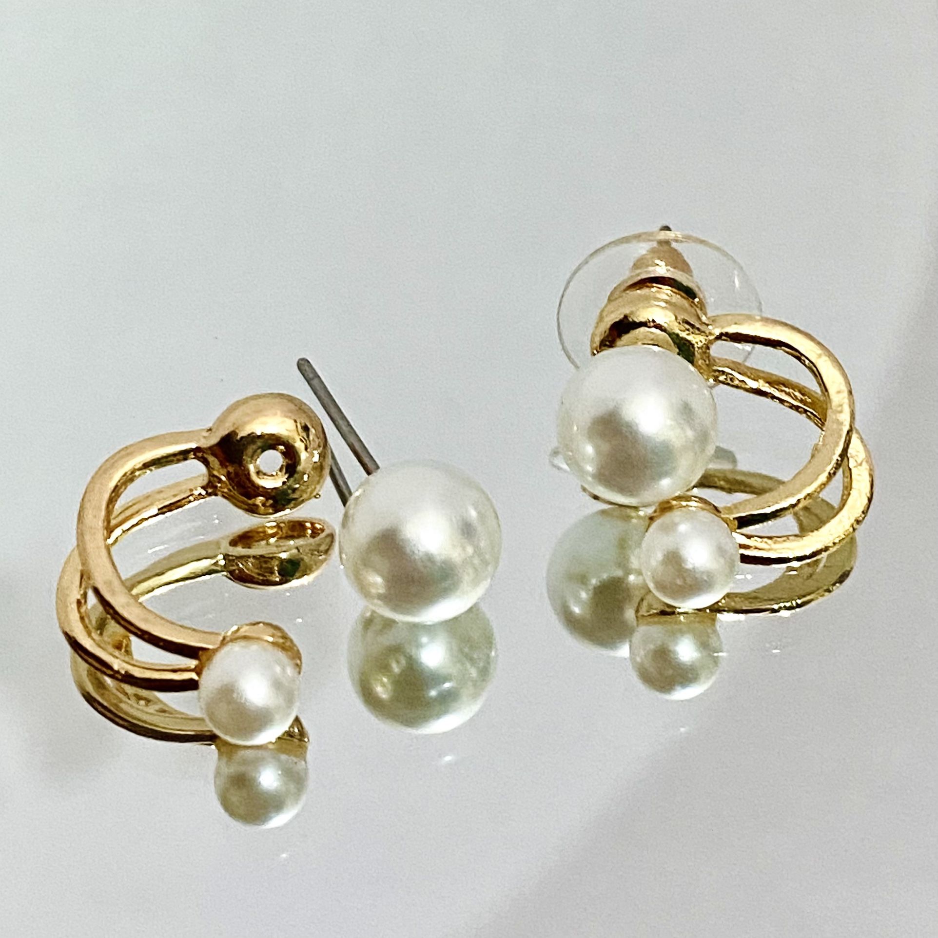Round White Double Pearl Gold Plated Stud Curved Round Earring Two in One