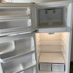 Fridgeaire Refrigerator 