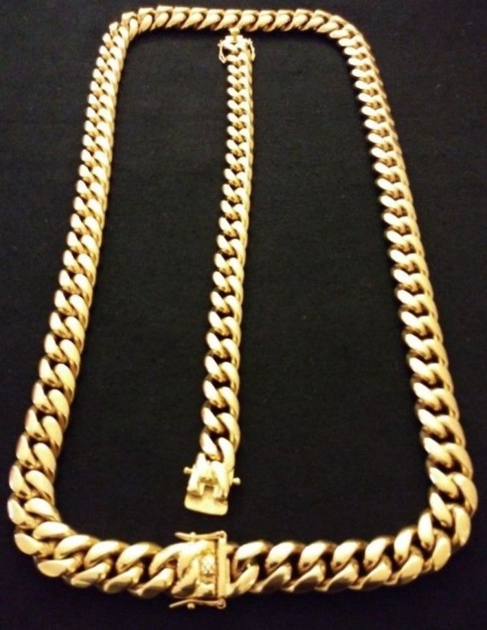 $140.....14k gold-plated Cuban link chain and bracelet..... Shipping is available 🛫✈️🛬 or I deliver 🚗🏍️💭💭