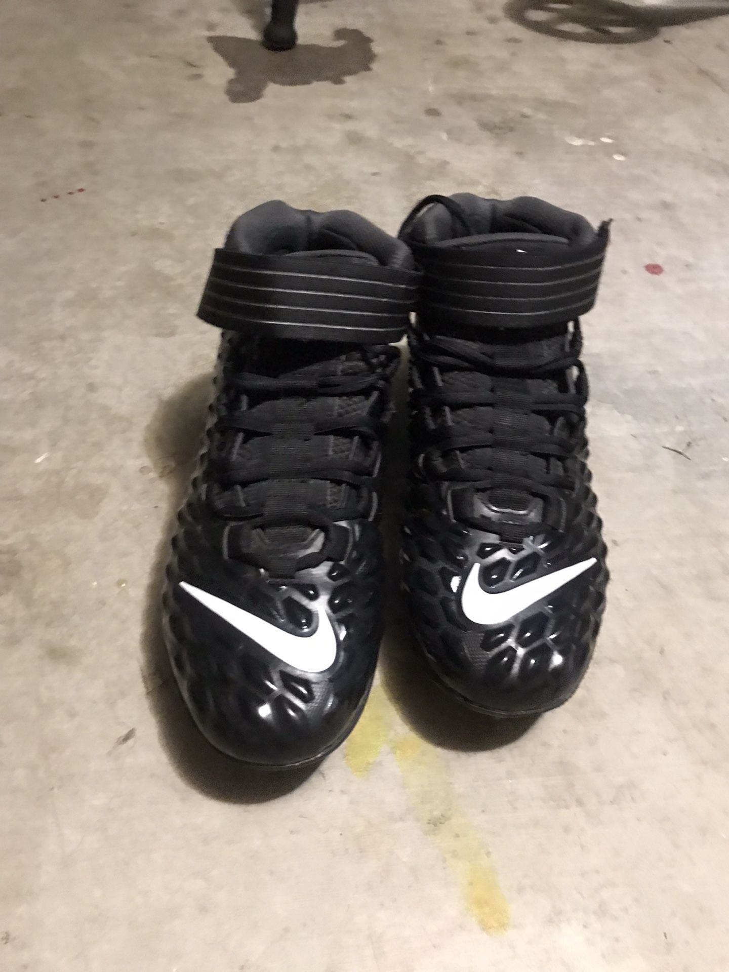 Nike Force Savage Pro 2’s Size 10.5