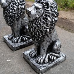 2 King Lions  Guardian  28 Inchs Tall  120 Pounds Each 