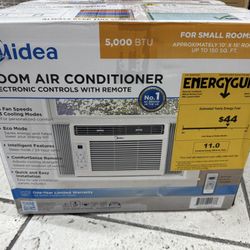 MIDEA — Air Conditioner 5000 Btu with Remote Control In White
