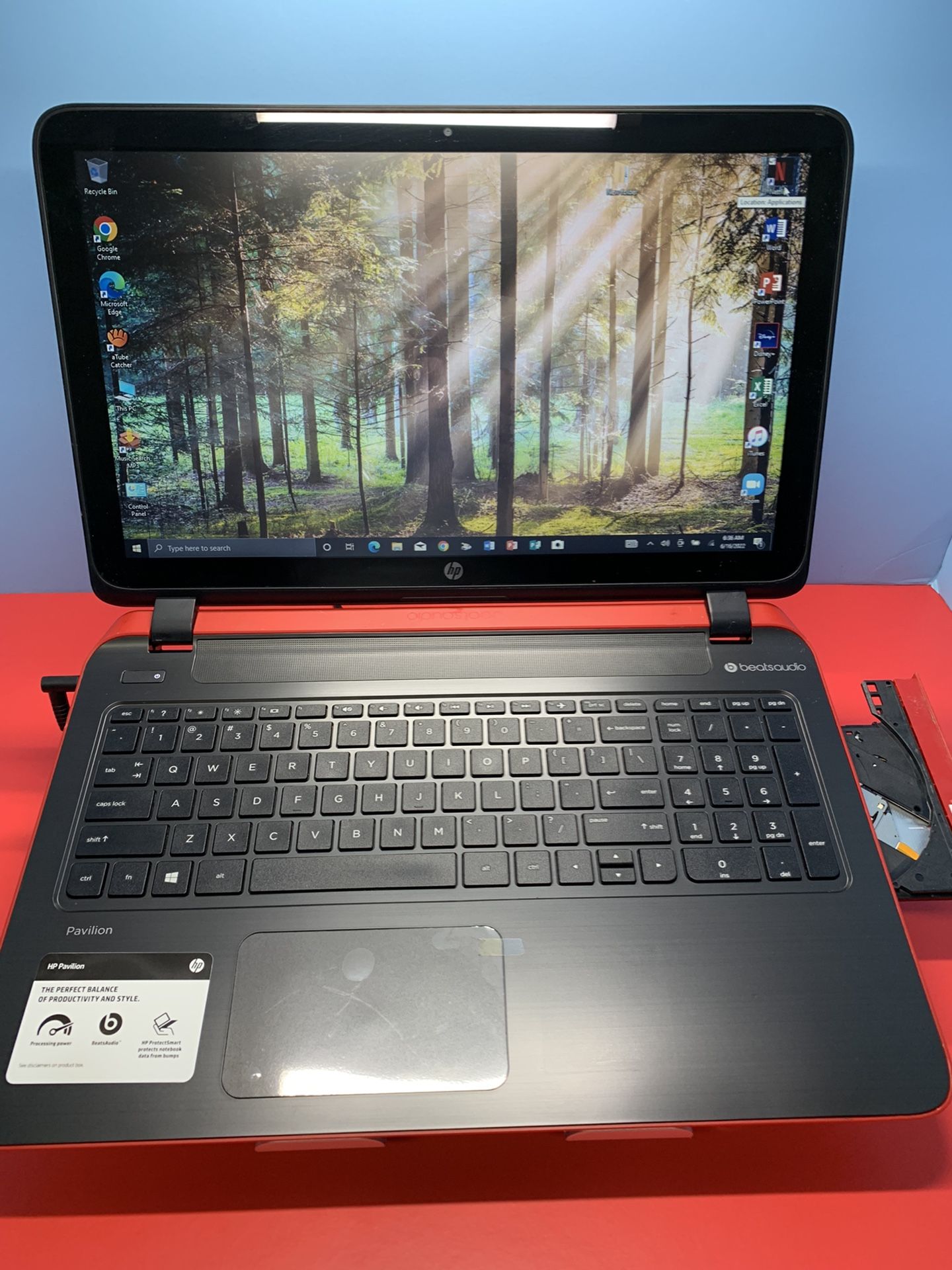 HP…TOUCHSCREEN & BLUETOOTH …128..SSD...8.0 RAM . READY FOR CLASSES ON LINE OR WORK FROM HOME MADE