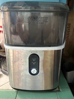 Stainless steel pebble icemaker