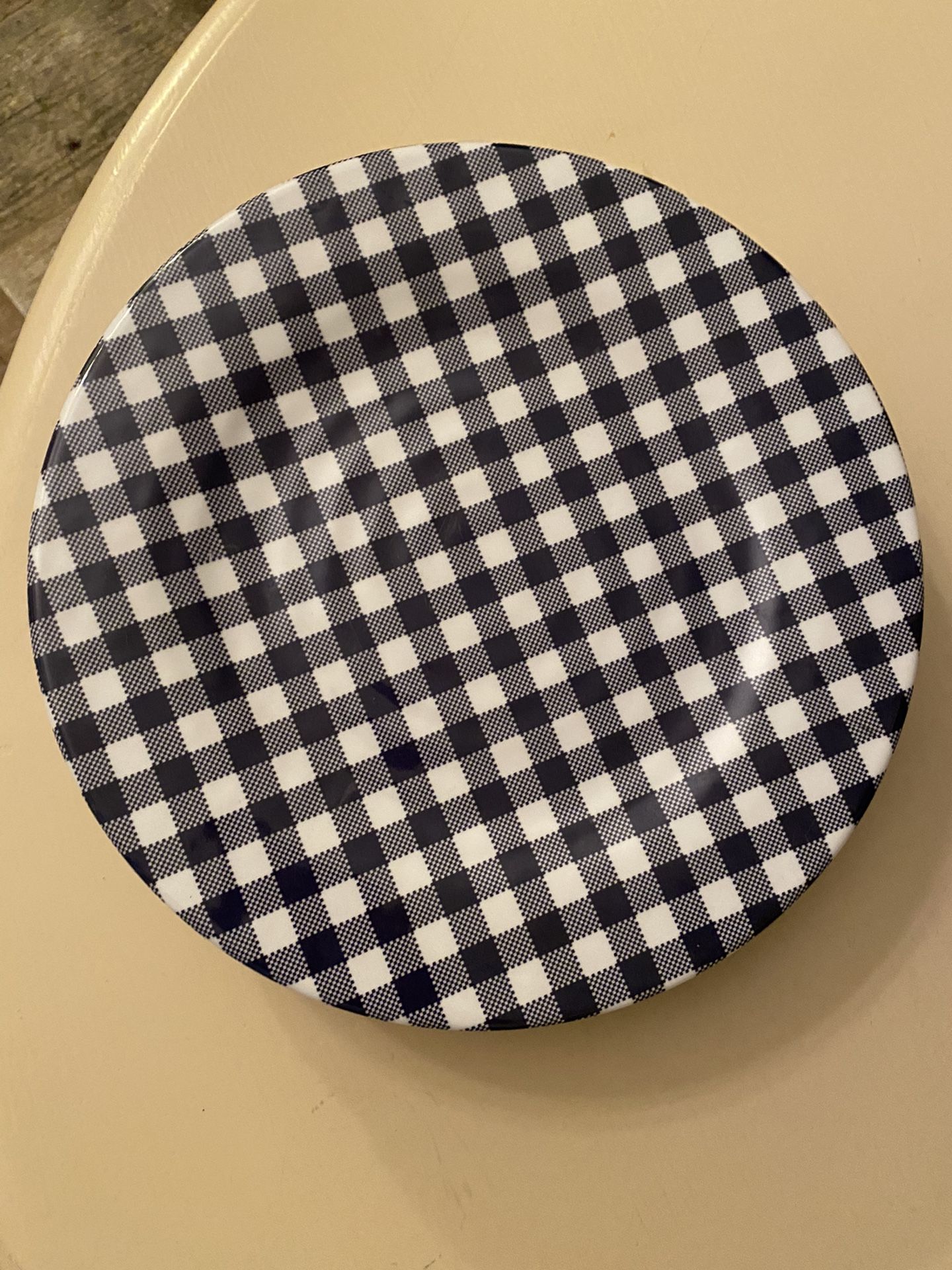Heavy Duty Plastic Plates - 7