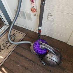 Dyson Vacuum 