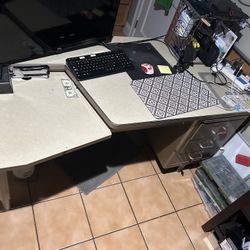 Unique Vintage Steelcase Desk