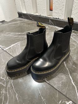Doc Martens Chelsea boots M-7, W-8.5