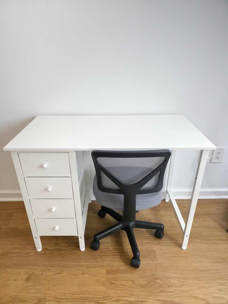 Desk With Chair