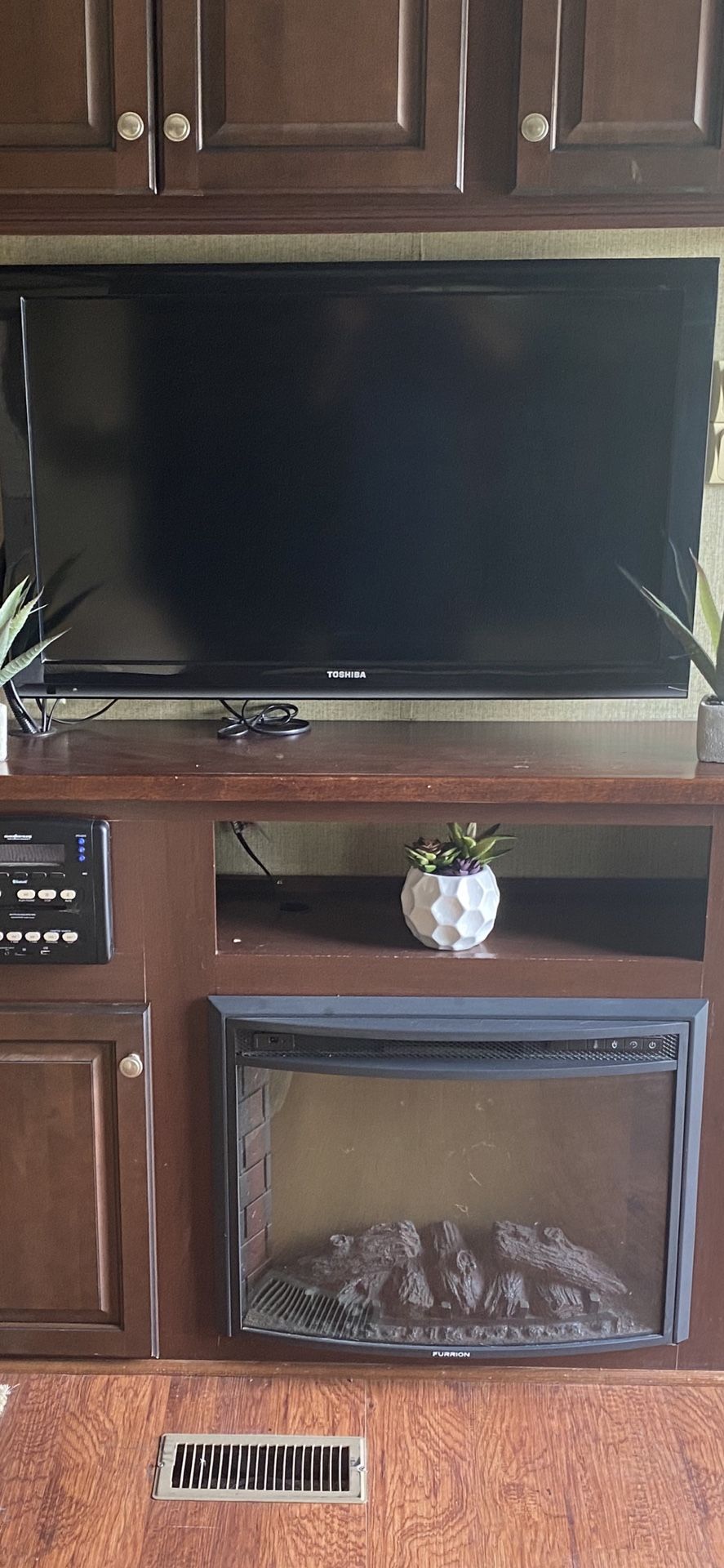 40 Inch And Two 30 Inch Toshiba TVs W/factory Remotes