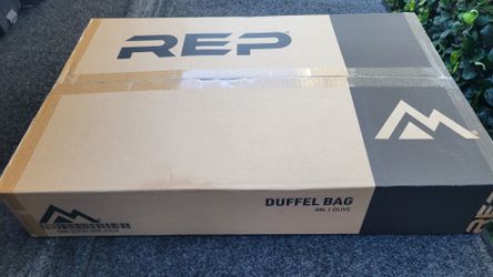 Rep Fitness 50 L gym duffel bag