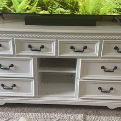 White Dresser With 8 Drawers