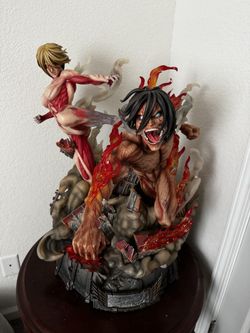 Attack On Titán Statue