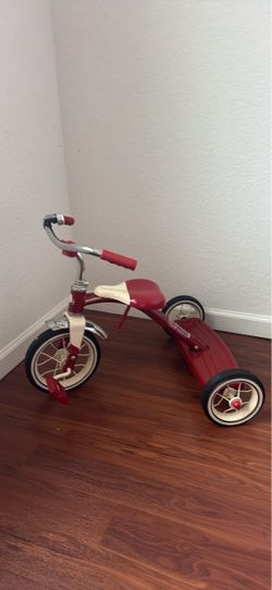 Radio Flyer Kids Classic Red Tricycle