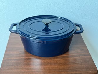 Amazon Basics Enameled Cast Iron Oval Dutch Oven w/Lid - 6 Quart