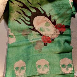 Skull scarf brand new item 4x6