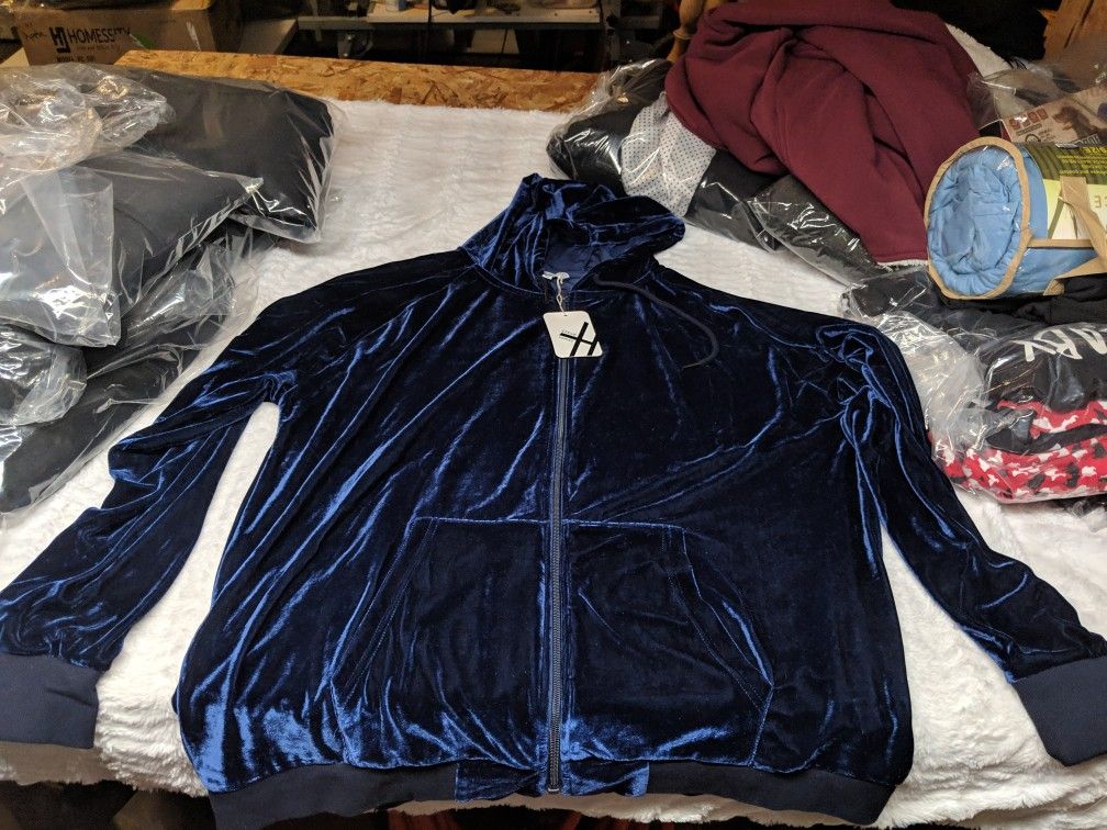 Brand new Steve Harvey jogging suit for Sale in Lake Elsinore CA