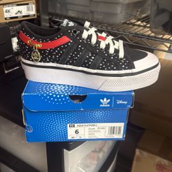 Adidas Youth Size 6 