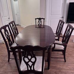 Dining Table And 6 Chairs 