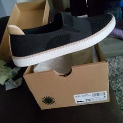 UGG SAMMY SNEAKER LADIES 7.5 NEW IN BOX