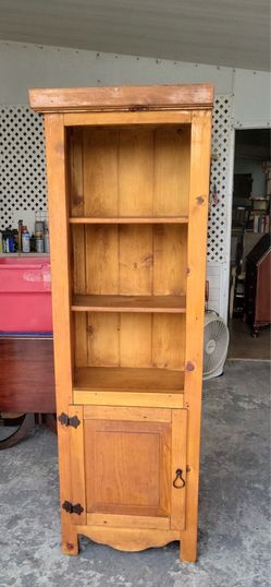 Solid pinewood book shelf cabinet. Excellent conditions L22xD14xH71”