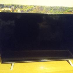 39 In Hitachi Smart TV/Remote 