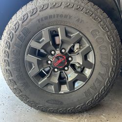 Trd Off-road Wheels With Trd Center Caps