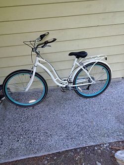 Schwinn fairhaven 7-speed beach cruiser bicycle