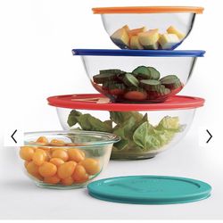 Pyrex 4 mixing bowls with colorful lids—nesting